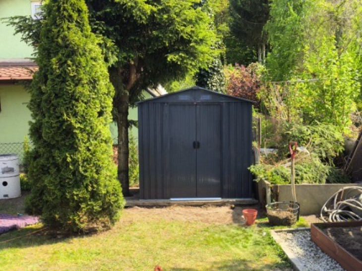 casuta de gradina gri inchis fara geamuri