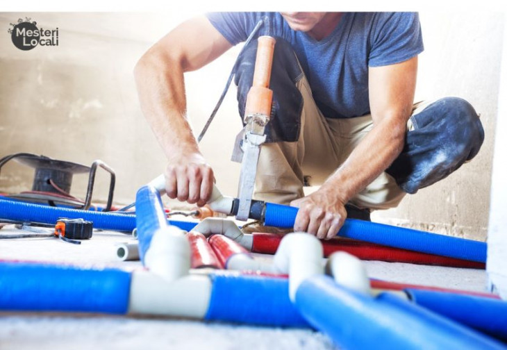 instalator montaj tevi plastic albastre