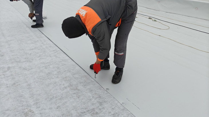 Hidroizolatie PVC Spatiu de Productie 2.600 m²