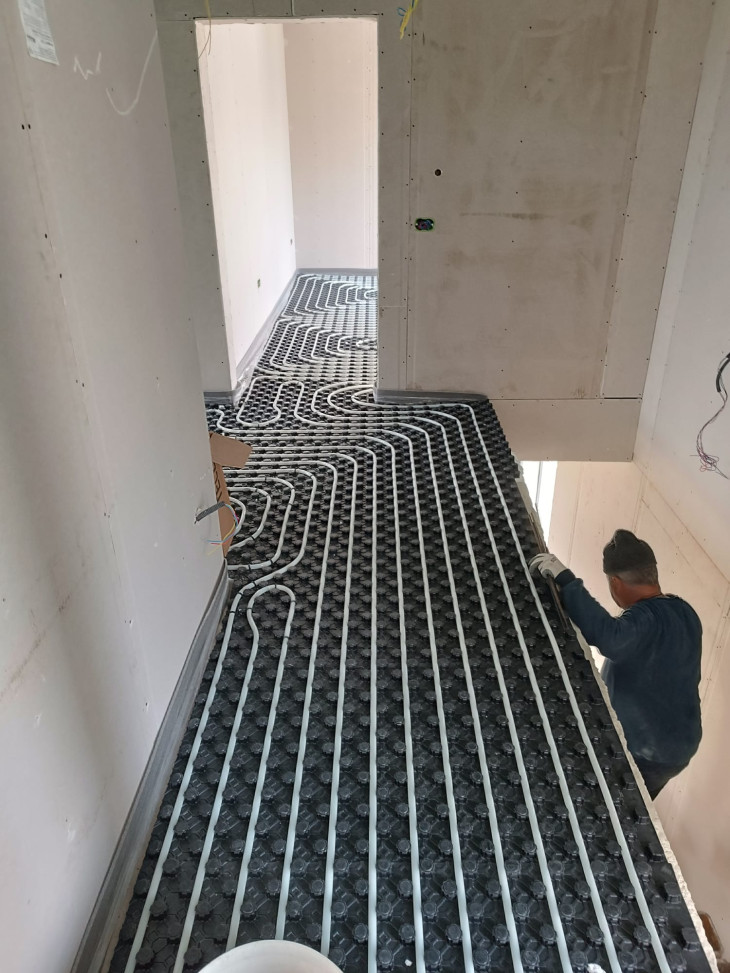 Montaj sistem complet de încălzire în pardoseală (București)
