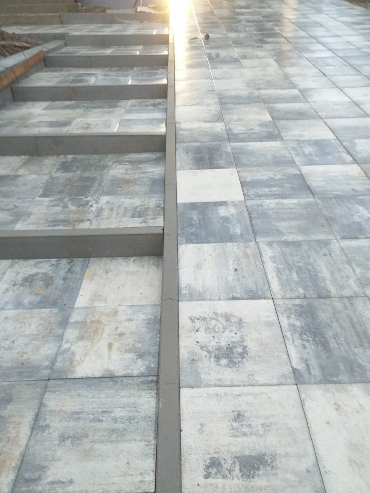 Renovare curți și scari