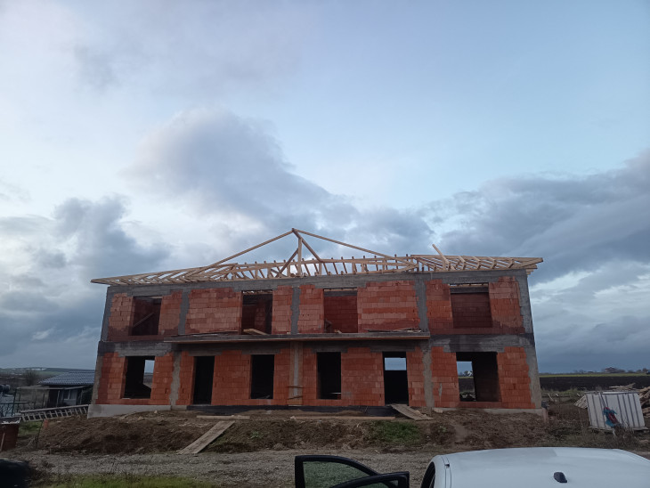 Acoperis casa duplex.