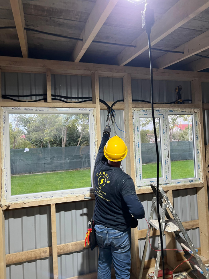 Trasare si executare instalatie electrica magazie