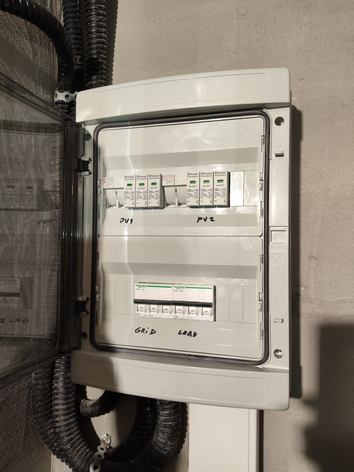 Sistem fotovoltaic rezidential trifazic