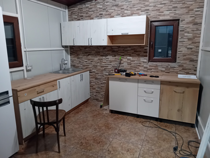 Bucatarie despartita cu pereti rigips