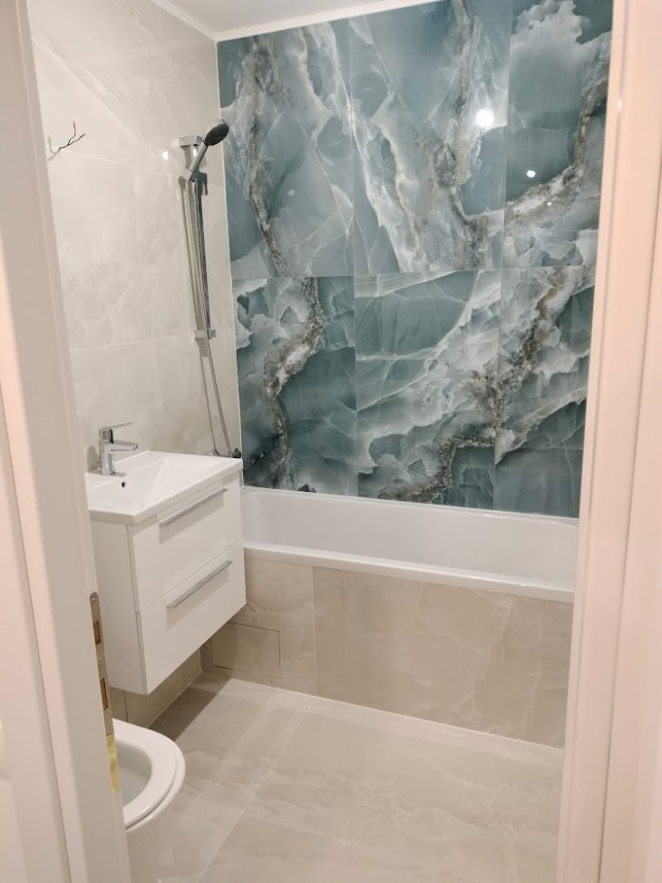 🛁 Renovare Baie Modernă cu Gresie și Faianță Premium – Bucu