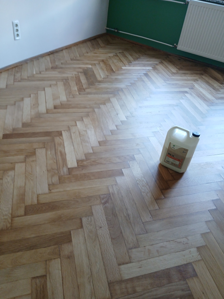 Recondiționare parchet din lemn masiv de stejar