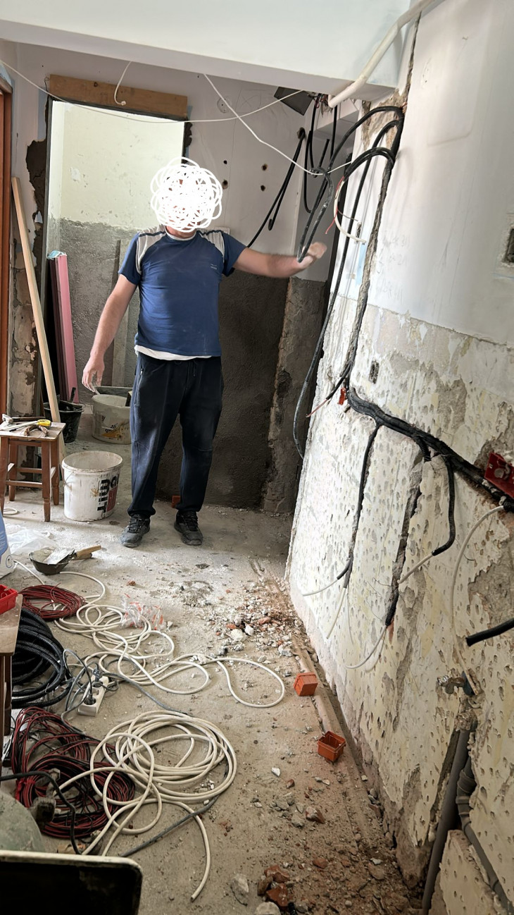 Inlocuire instalatie veche si montaj tablou nou in apartamen
