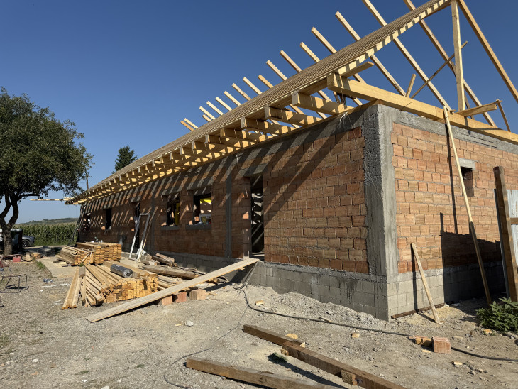 Construcție casă în sat Foi